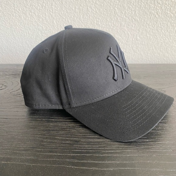 New York Yankees Snap Back Hat - Picture 2 of 7